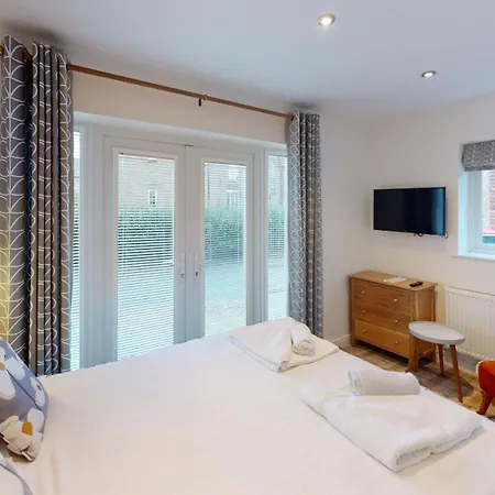 Sailaway At The Bay Filey, Sleeps 8-10, Pet-free